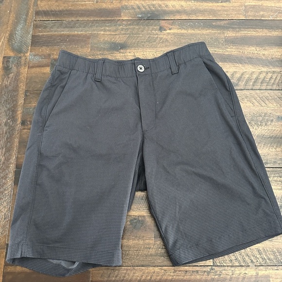 Under Armour Men's Charcoal Flat Front Shorts - Picture 1 of 5